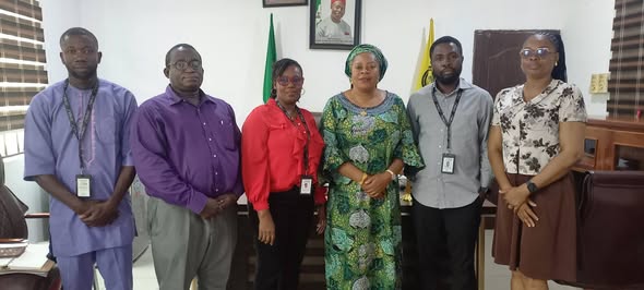 DR. UMEAKUEWULU RECEIVES ACHIEVING HEALTH NIGERIA INITIATIVE, SEEKS PROFESSIONALISM IN HIV CARE